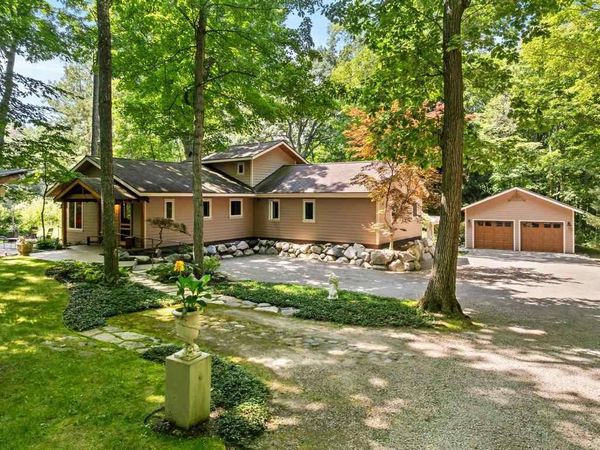 1217 N Lake Shore Drive, Harbor Springs, MI 49740