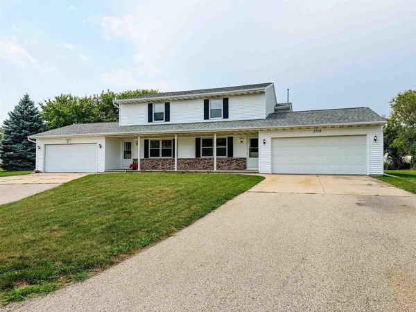 3719 N BLUERIDGE DRIVE, Appleton, WI 54914