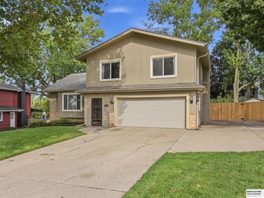906 Brenton Avenue, Bellevue, NE 68005