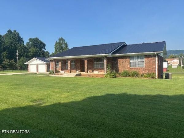 103 W Legion Circle, Pikeville, TN 37367