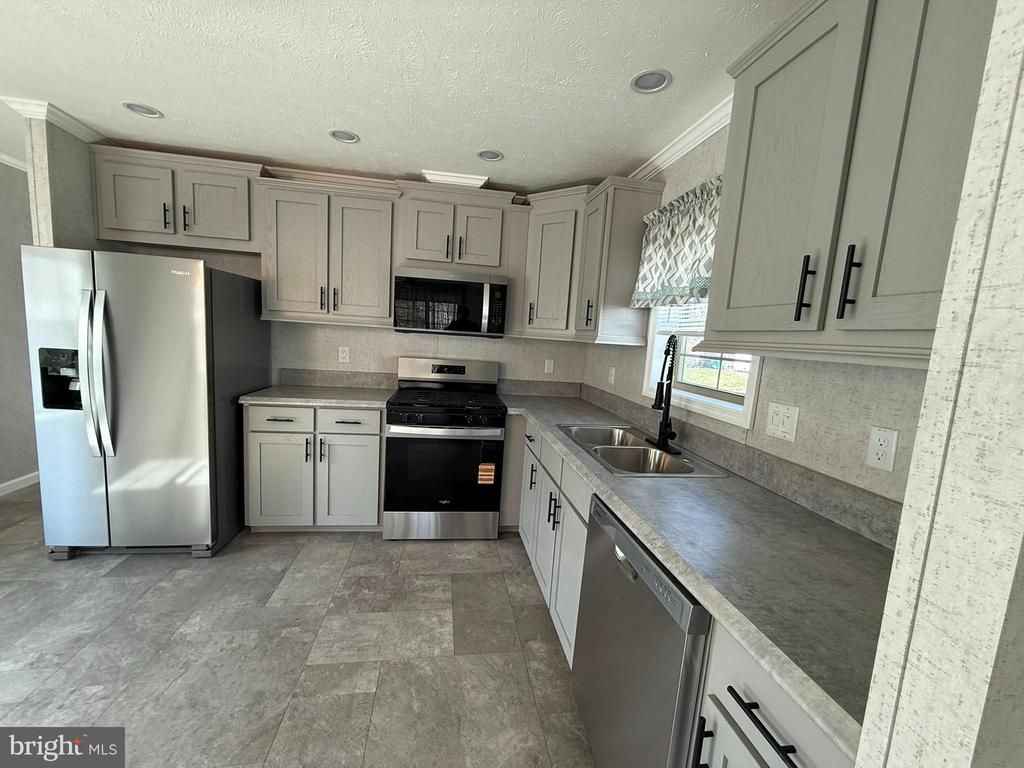 38 Lakeview Drive, Elizabethtown, PA 17022 Main Photo