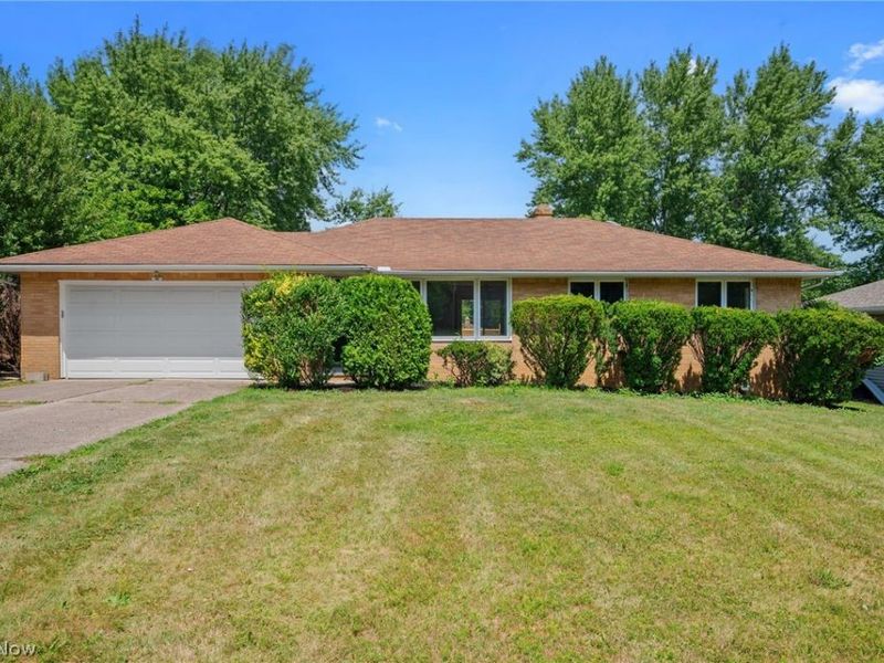 333 E Ridgewood Drive, Seven Hills, OH 44131 Photo 1