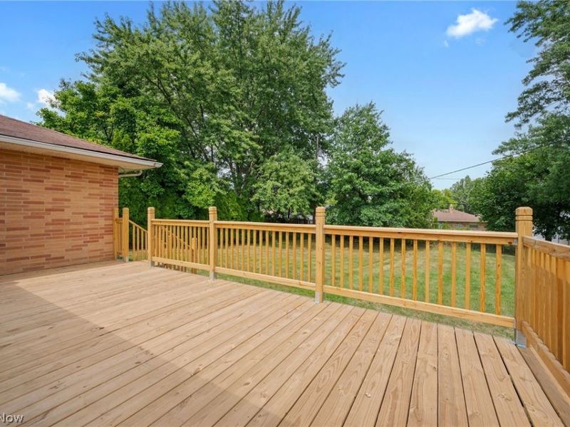 333 E Ridgewood Drive, Seven Hills, OH 44131 Photo 5