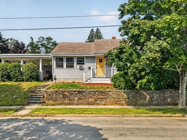 221 Rochambeau St, New Bedford, MA 02745
