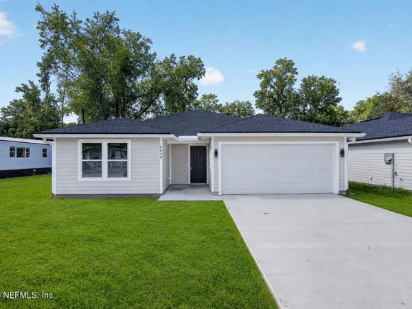 8626 NUSSBAUM Drive, Jacksonville, FL 32210