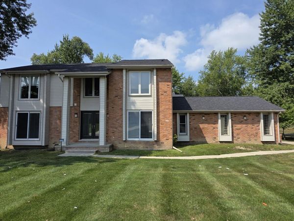 5310 Hauser Way, West Bloomfield, MI 48323