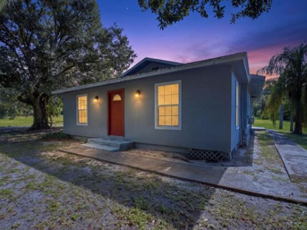 8698 63RD Avenue, Vero Beach, FL 32967
