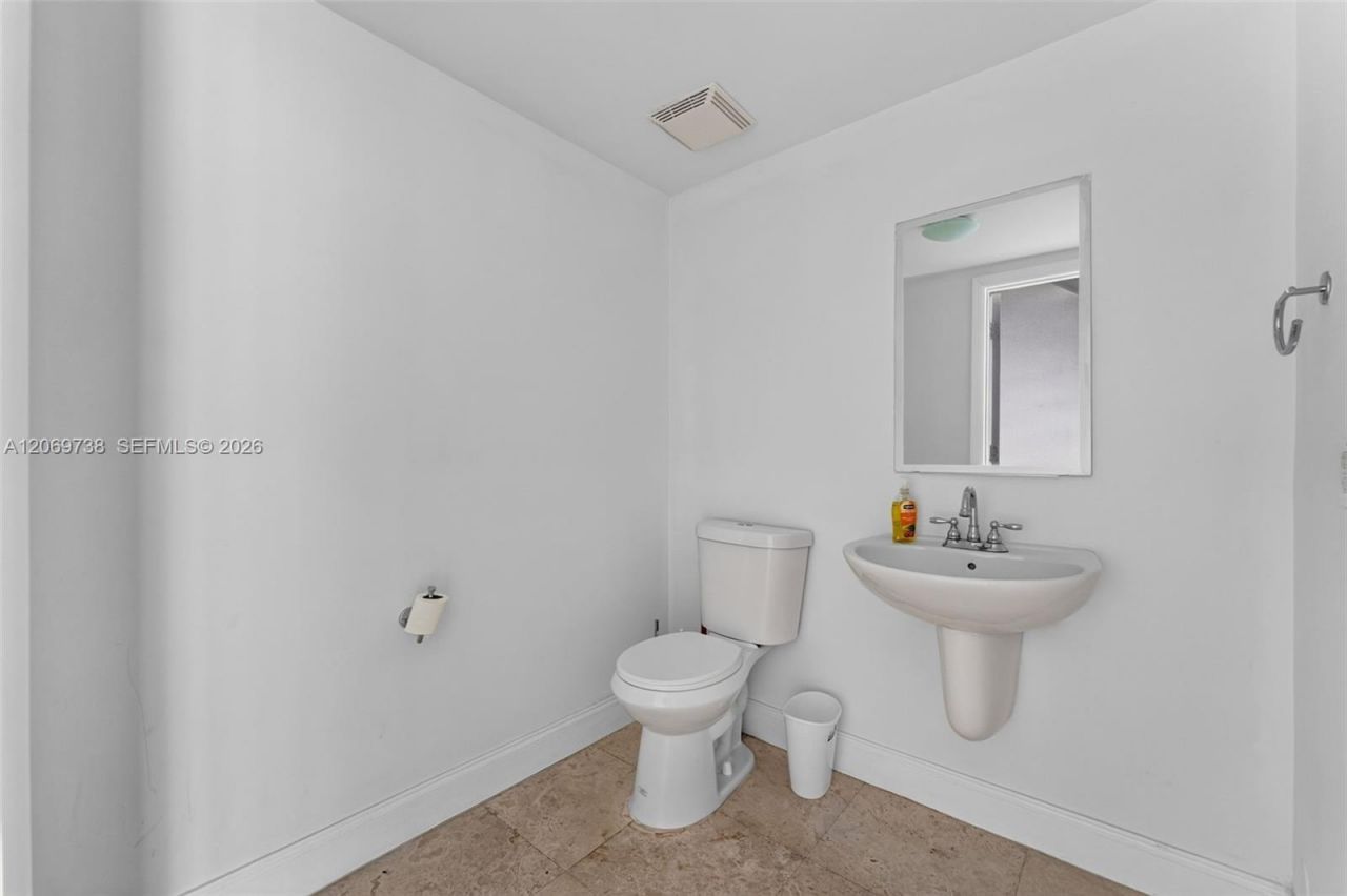 690 SW 1st Ct , Unit 2122, Miami, FL 33130 Photo