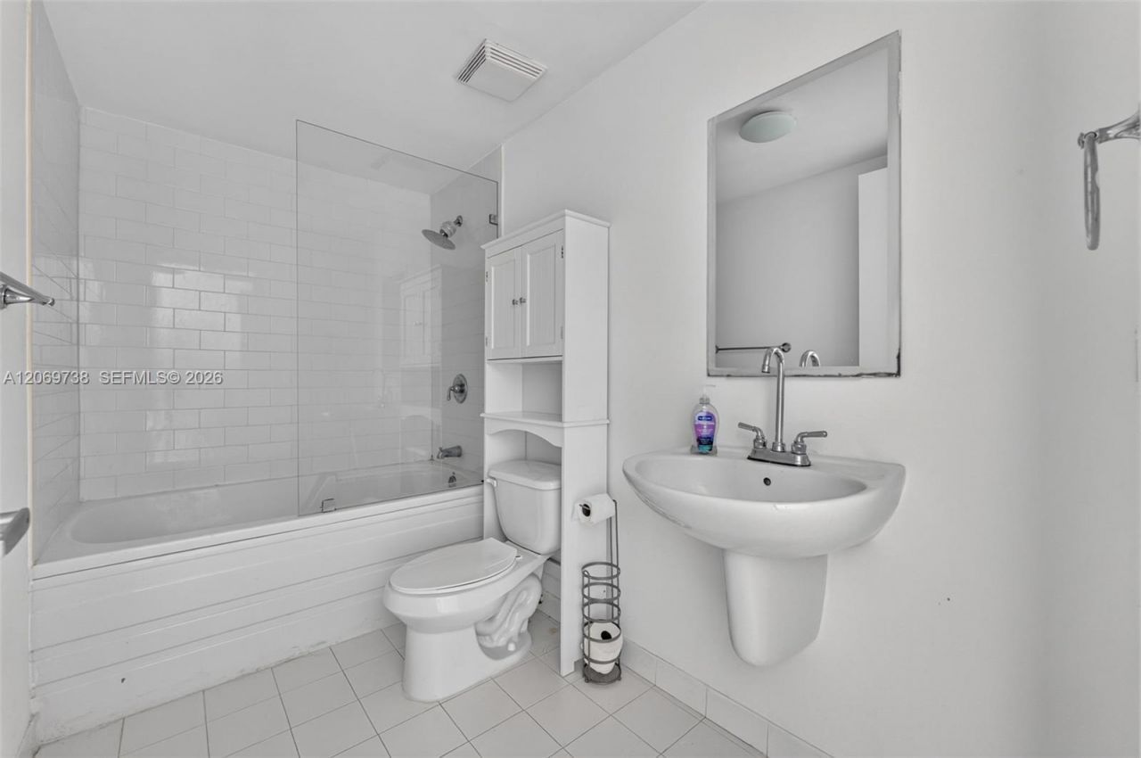 690 SW 1st Ct , Unit 2122, Miami, FL 33130 Photo