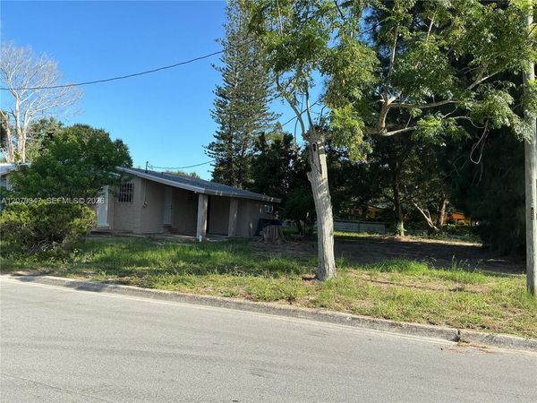 2605 Avenue F, Fort Pierce, FL 34947