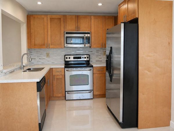 454 NE 210th Circle Ter , Unit 202-7B, Miami, FL 33179