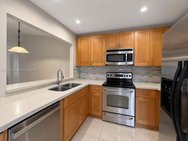 454 NE 210th Circle Ter , Unit 202-7B, Miami, FL 33179