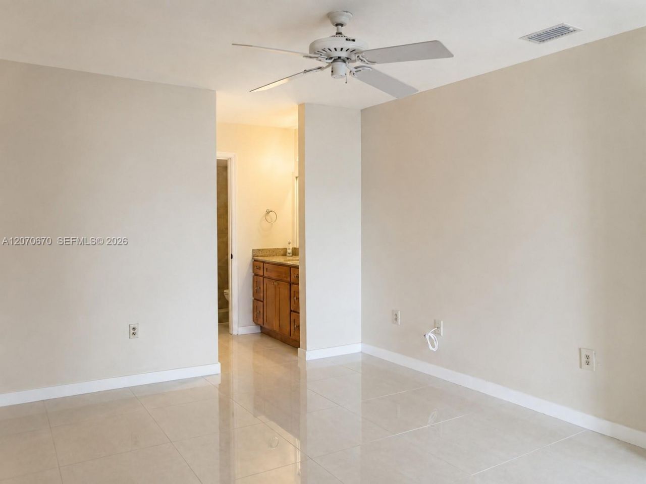 454 NE 210th Circle Ter , Unit 202-7B, Miami, FL 33179 Photo