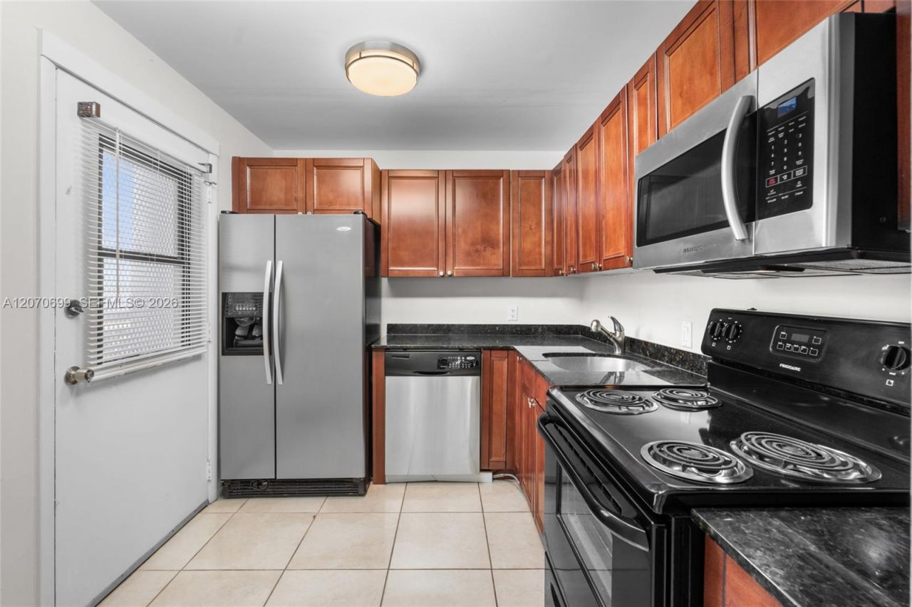 3401 N Country Club Dr , Unit 519, Aventura, FL 33180 Photo