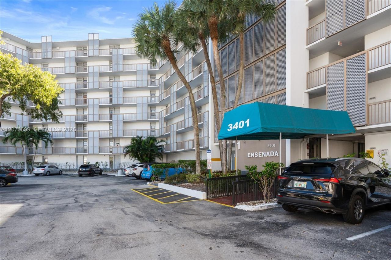 3401 N Country Club Dr , Unit 519, Aventura, FL 33180 Photo