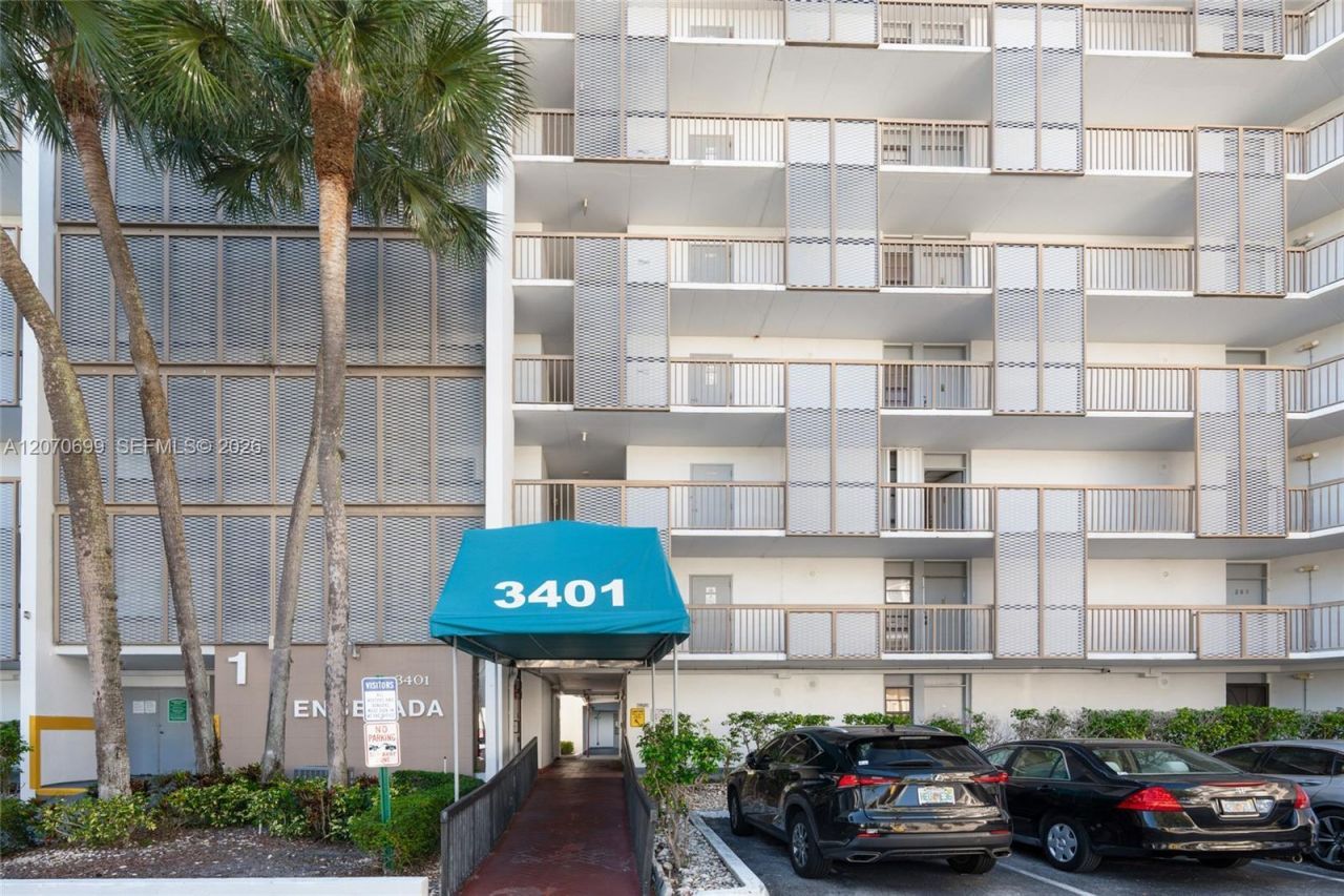 3401 N Country Club Dr , Unit 519, Aventura, FL 33180 Photo