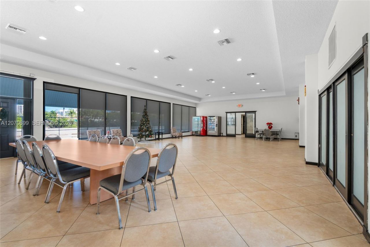 3401 N Country Club Dr , Unit 519, Aventura, FL 33180 Photo