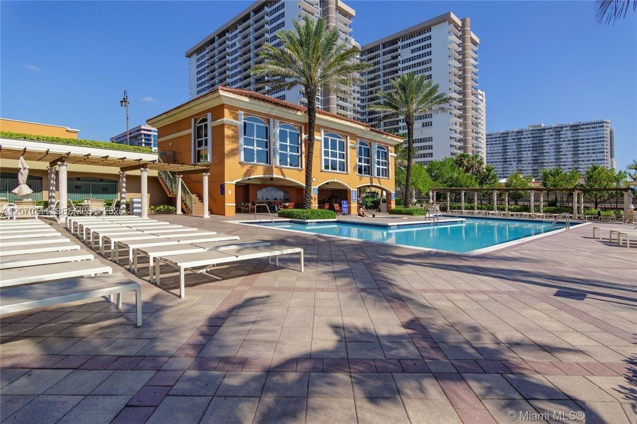 2080 S Ocean Dr , Unit LPH9, Hallandale Beach, FL 33009 Photo