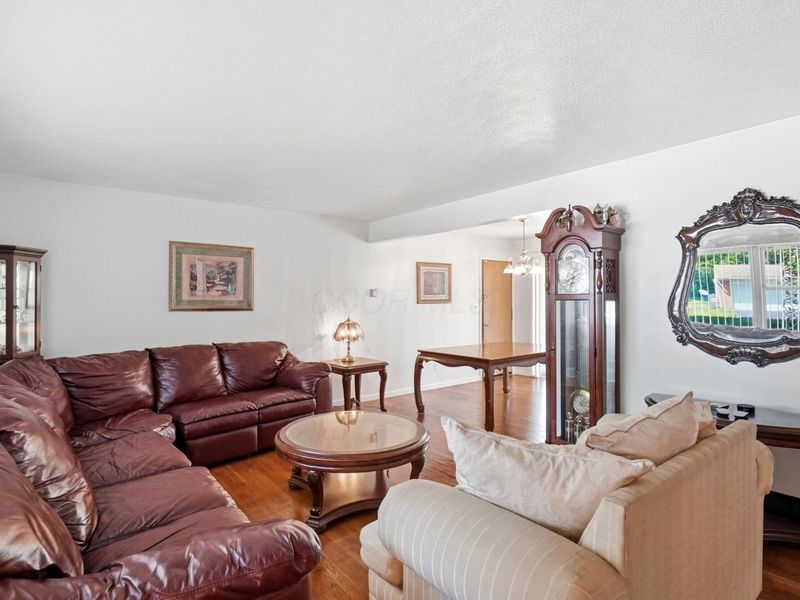 5417 Walshire Drive, Columbus, OH 43232 Photo 3