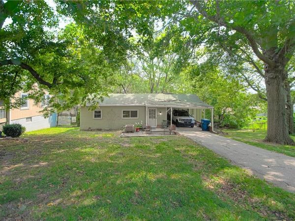 2231 N River Boulevard, Sugar Creek, MO 64050