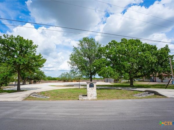 102 Pecan Drive, Mountain City, TX 78610