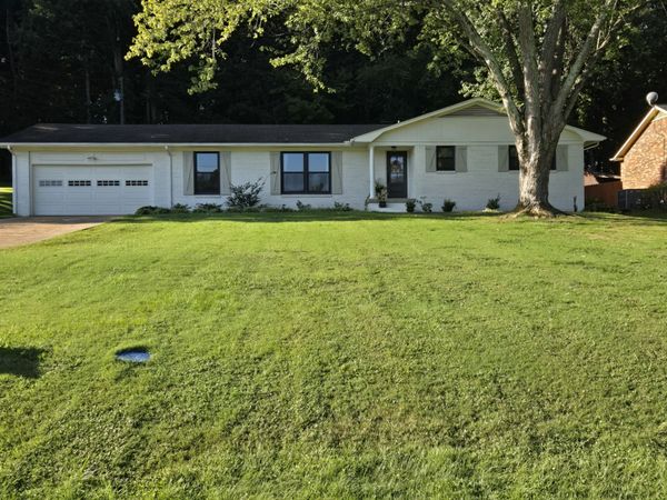 1923 White Oak Dr , Paris, TN 38242