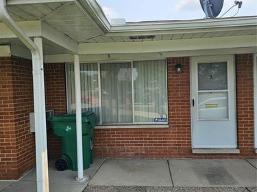 22444 Kelly Road, Unit 3, Eastpointe, Mi 48021