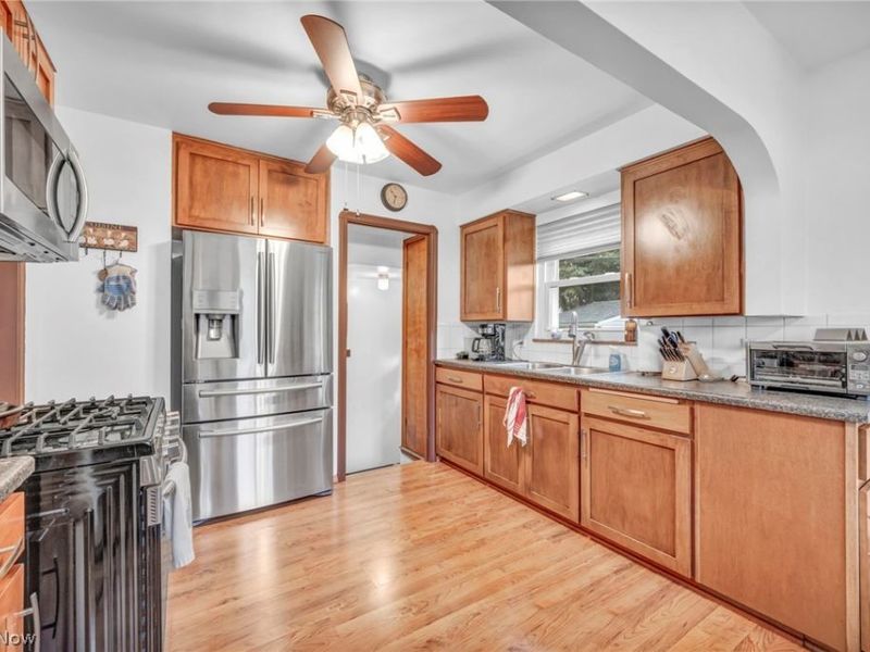 6284 Holburn Road, Parma, OH 44129 Photo 12
