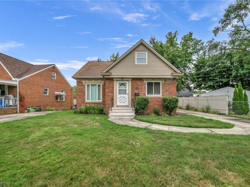 6284 Holburn Road, Parma, OH 44129 Photo 2