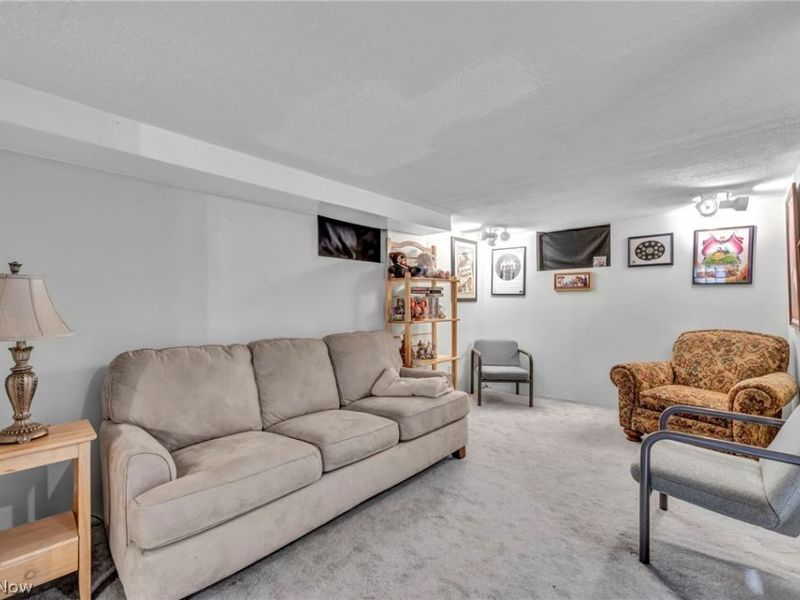 6284 Holburn Road, Parma, OH 44129 Photo 29