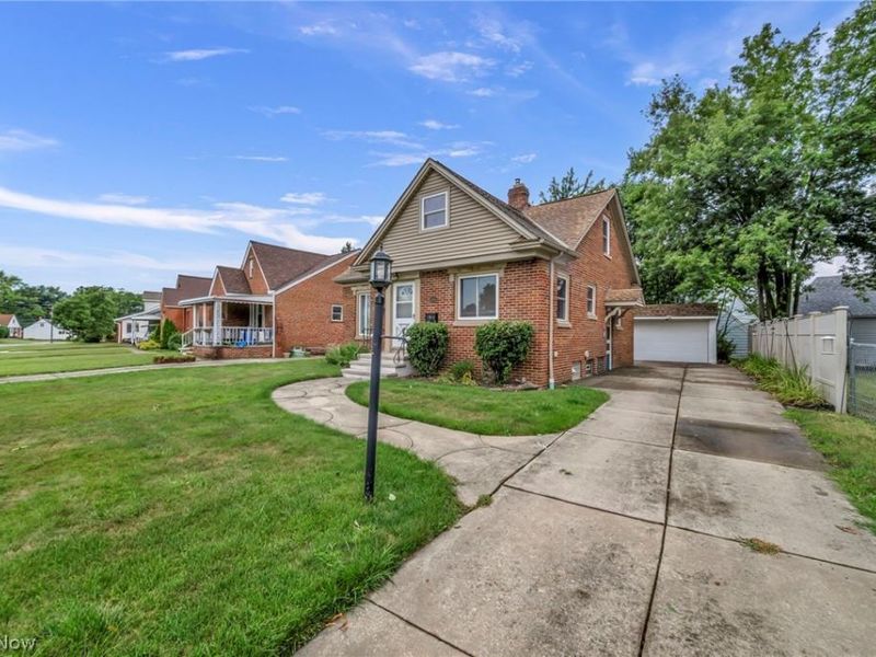6284 Holburn Road, Parma, OH 44129 Photo 3