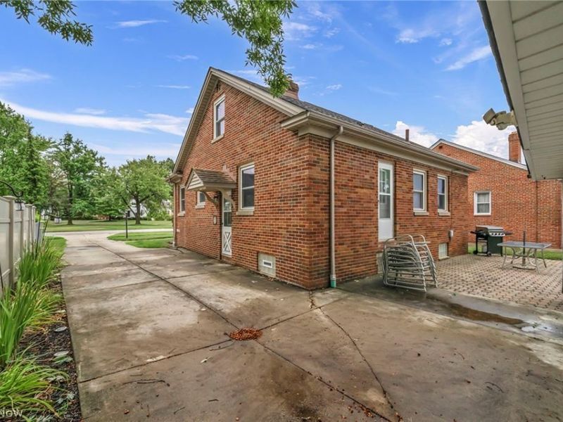 6284 Holburn Road, Parma, OH 44129 Photo 37