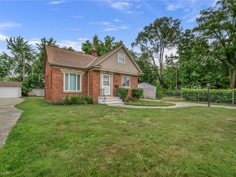 6284 Holburn Road, Parma, OH 44129 Photo 4