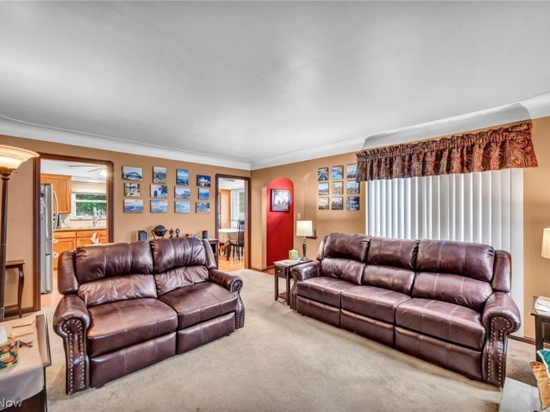 6284 Holburn Road, Parma, OH 44129 Photo 5