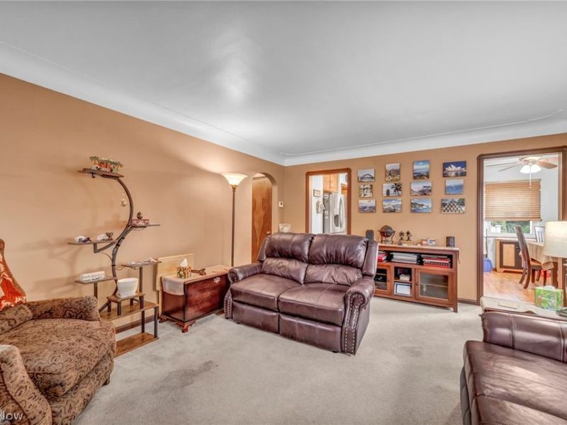 6284 Holburn Road, Parma, OH 44129 Photo 8
