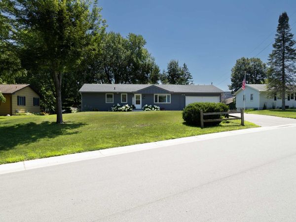 503 Chan View, Chanhassen, MN 55317