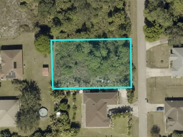 615 McKinley AVE, LEHIGH ACRES, FL 33972
