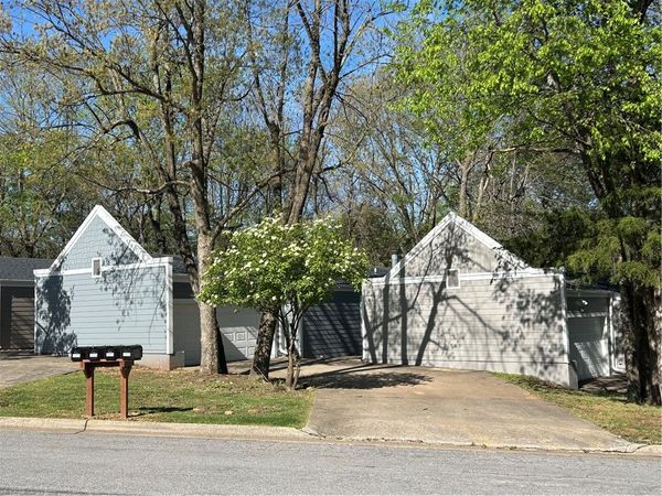 2077 N Kantz Lane , Fayetteville, AR 72703