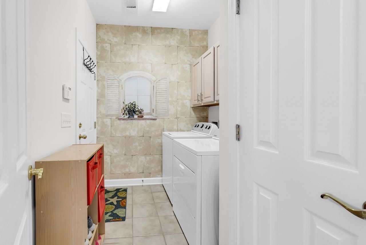 99 Wickham Ct. Photo 31