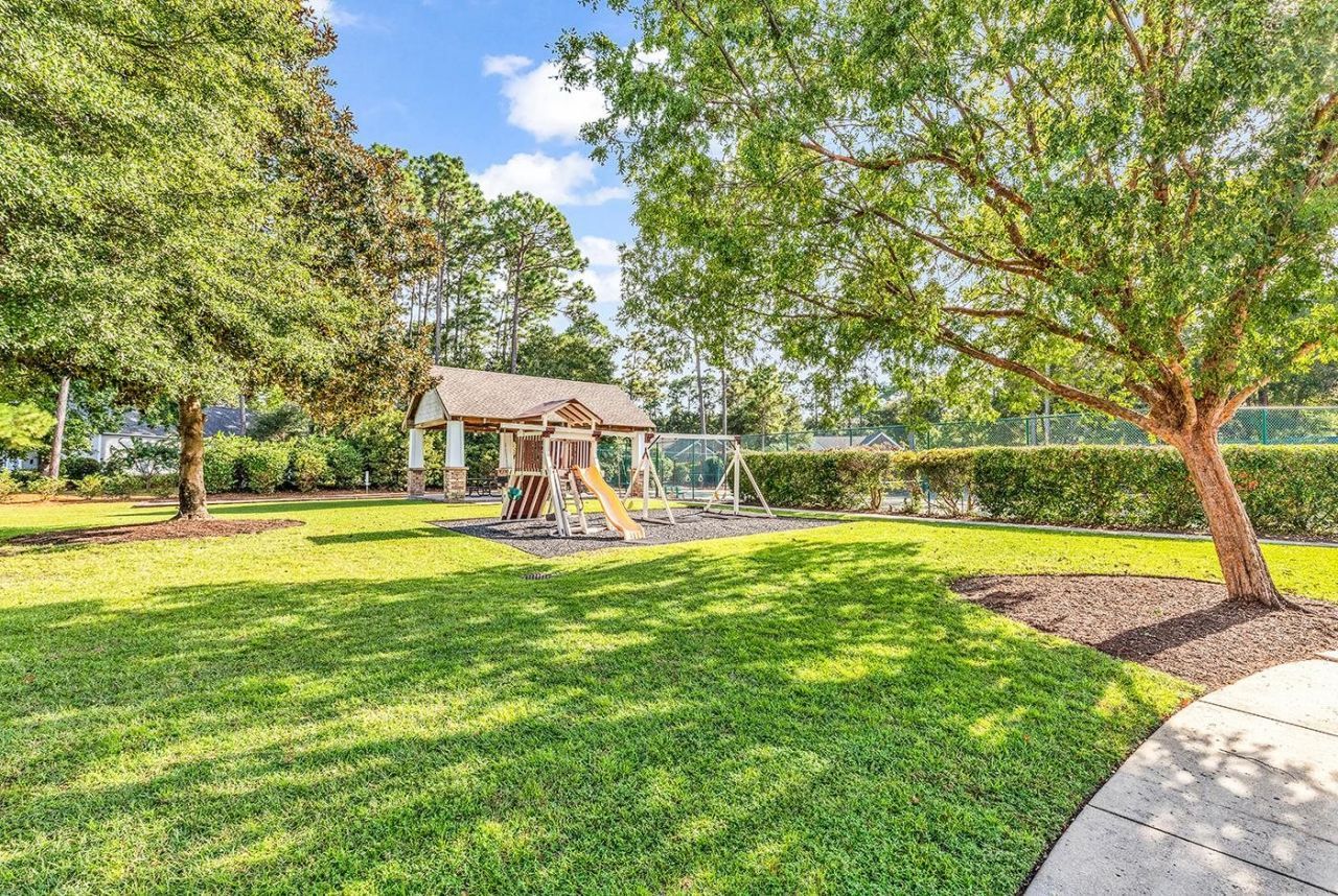 99 Wickham Ct. Photo 43
