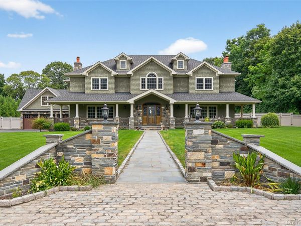 23 Gloria Lane , Huntington, NY 11743