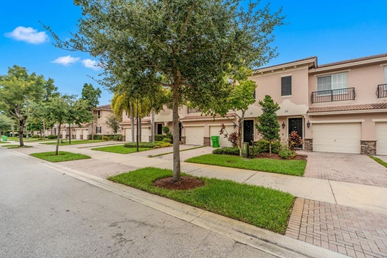 213 Las Brisas Circle, Sunrise, FL 33326 Photo
