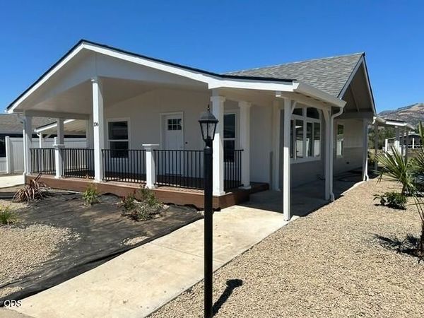333 Mountain View Drive, Unit 106, Talent, OR 97540