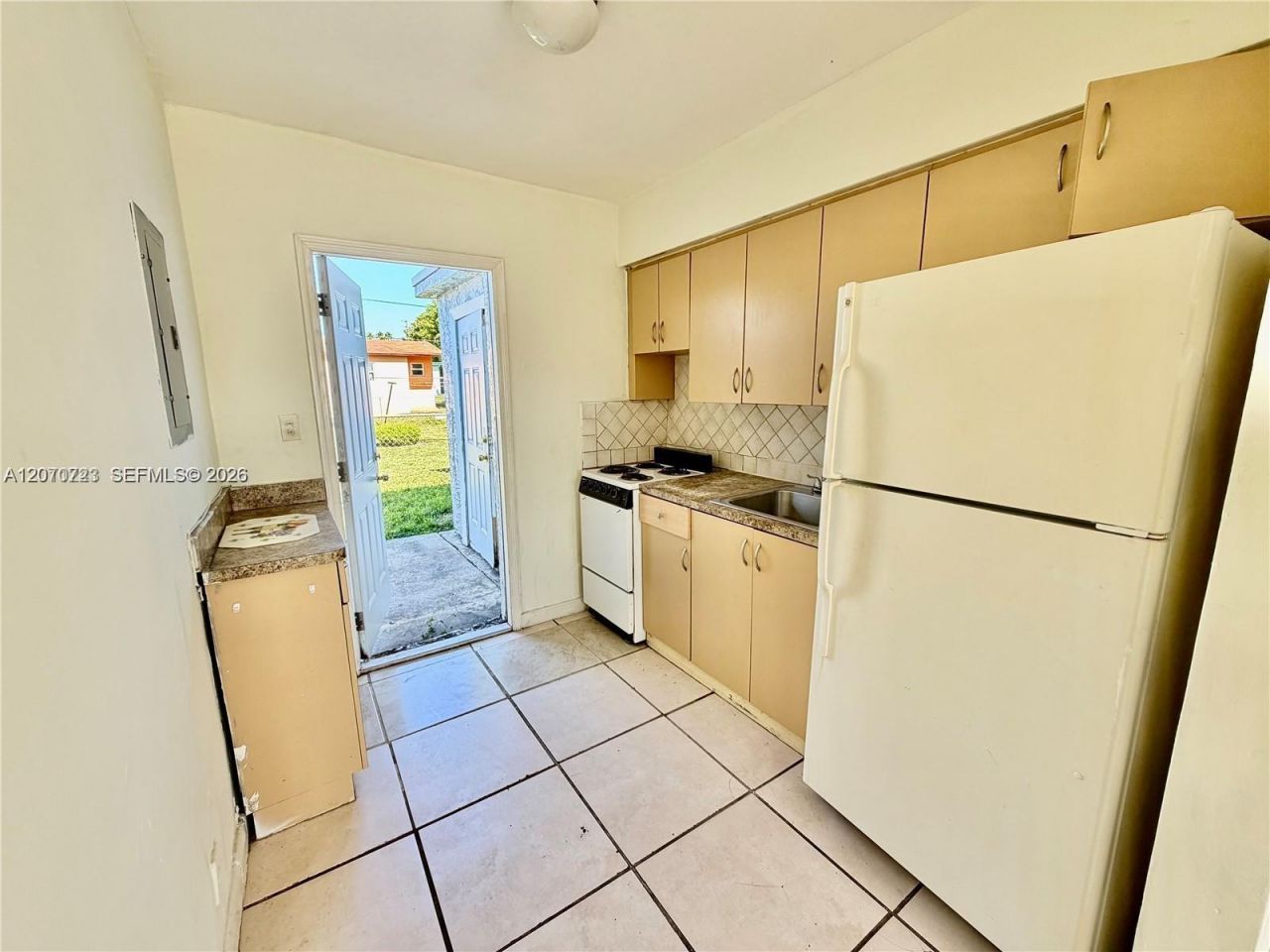 1041 NW 7th Ct, Hallandale Beach, FL 33009 Photo
