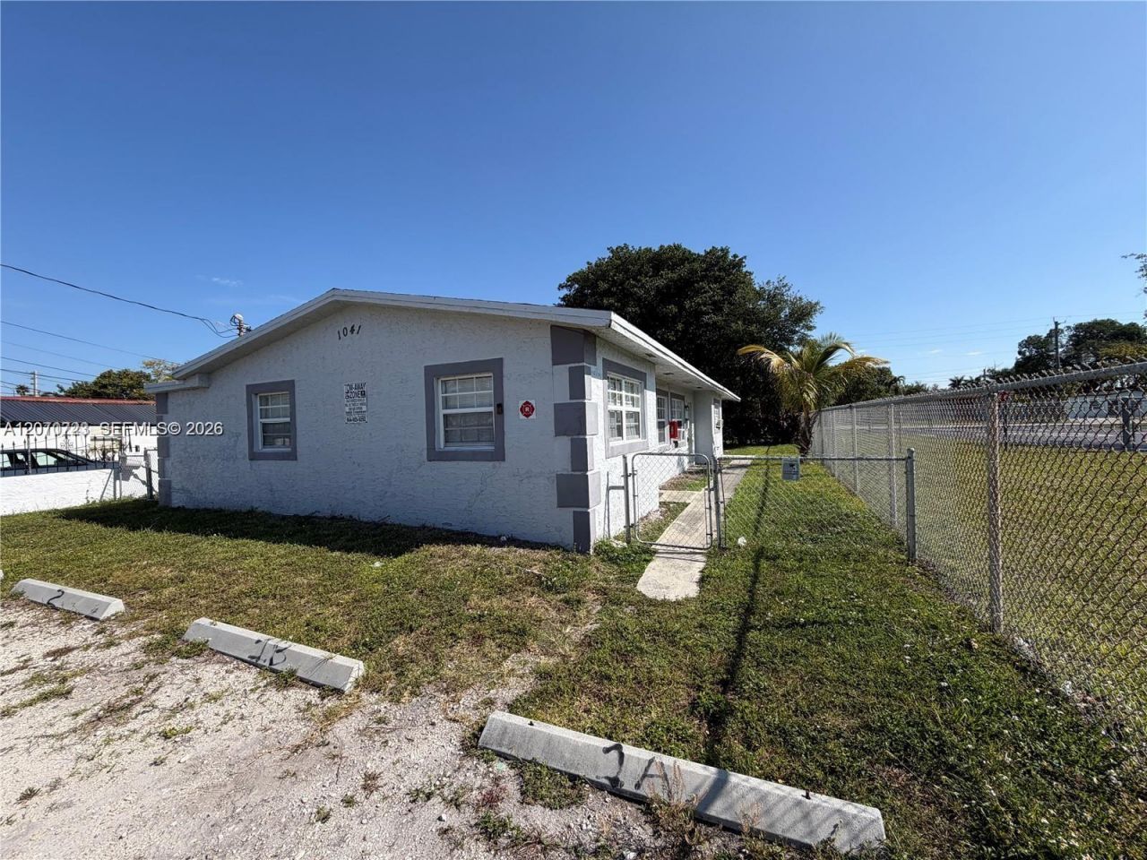 1041 NW 7th Ct, Hallandale Beach, FL 33009 Photo