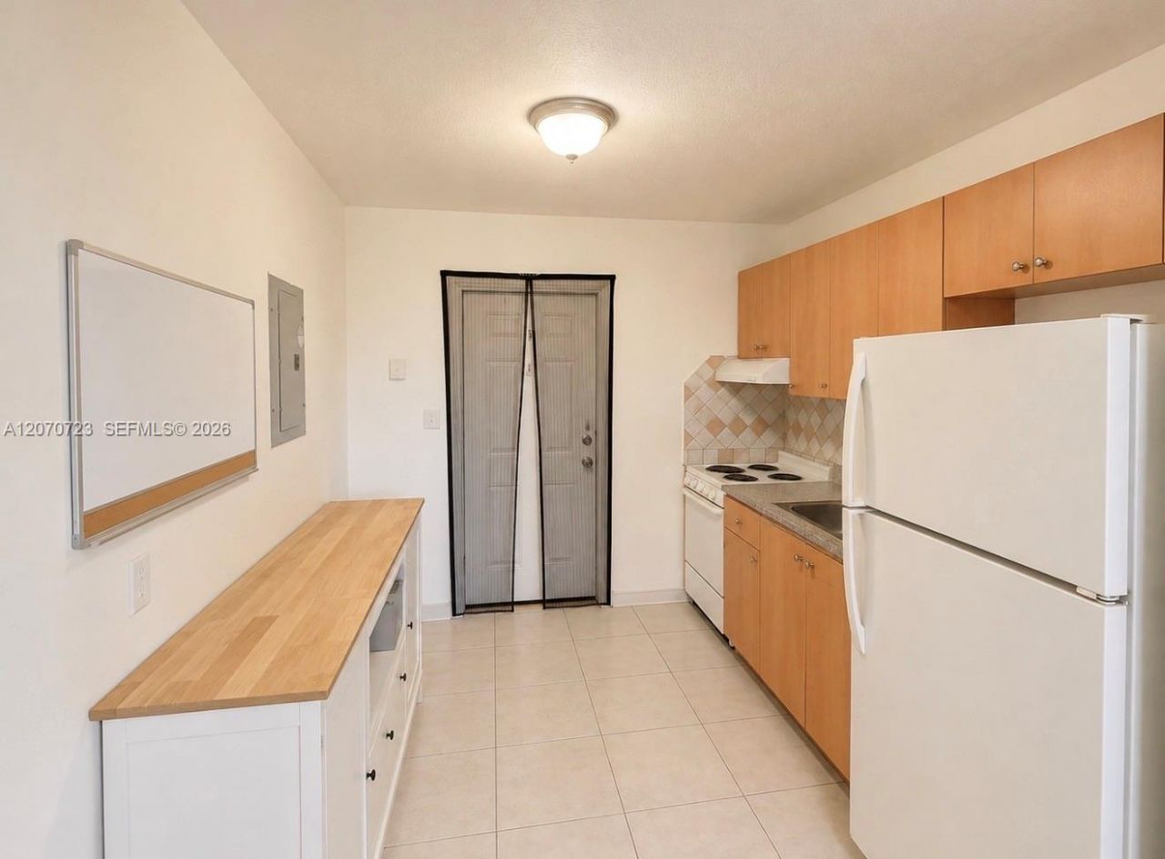 1041 NW 7th Ct, Hallandale Beach, FL 33009 Photo
