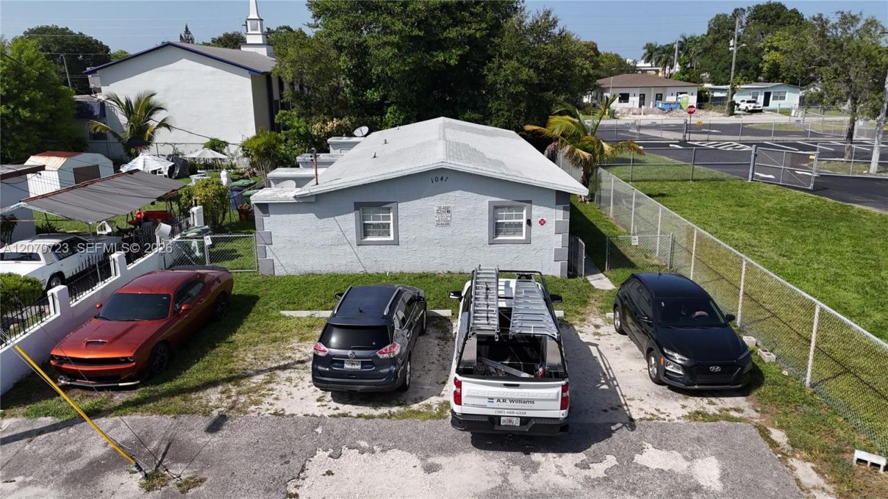 1041 NW 7th Ct, Hallandale Beach, FL 33009 Photo