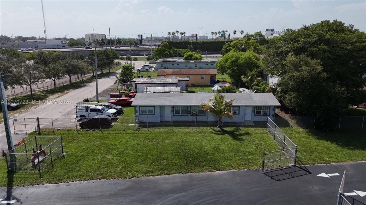 1041 NW 7th Ct, Hallandale Beach, FL 33009 Photo