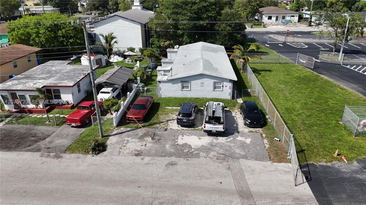 1041 NW 7th Ct, Hallandale Beach, FL 33009 Photo