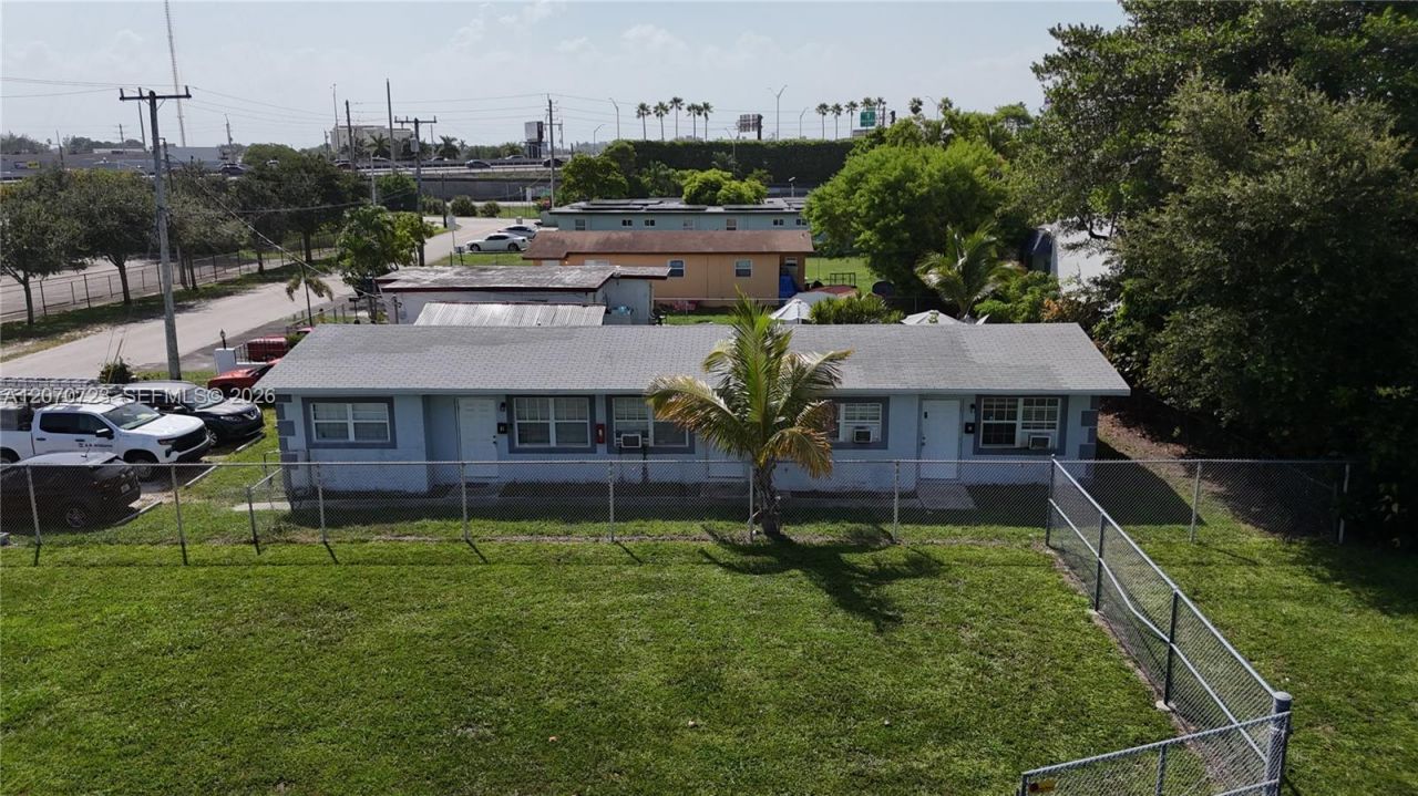 1041 NW 7th Ct, Hallandale Beach, FL 33009 Photo